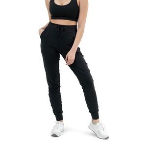 Balance Athletica women’s select jogger in the color midnight
